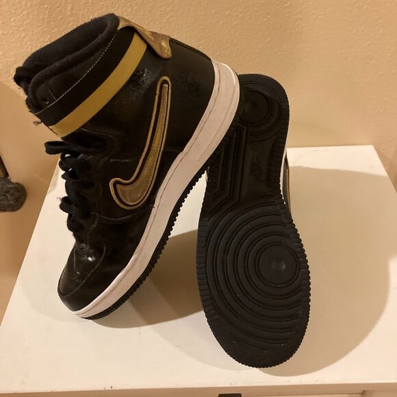 Nike Air Force 1 High \'07 LV8 black & gold (mens 8.5)